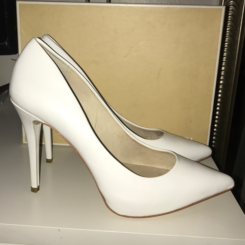 Michael Kors White pumps 👠